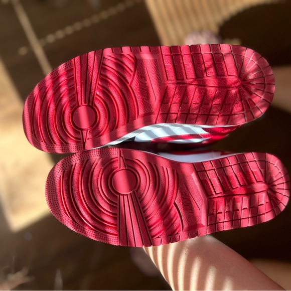 Wmns Air Jordan 1 Mid 'Alternate Bred Toe - Picture 3 of 9